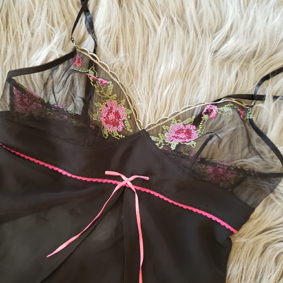 Victoria's Secret Other - 🍍 Victoria's secret sheer embroidered top size M.